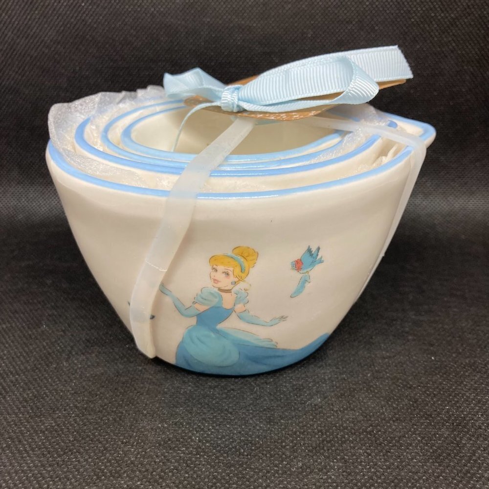 Brand new! Rae Dunn Cinderella measuring cups